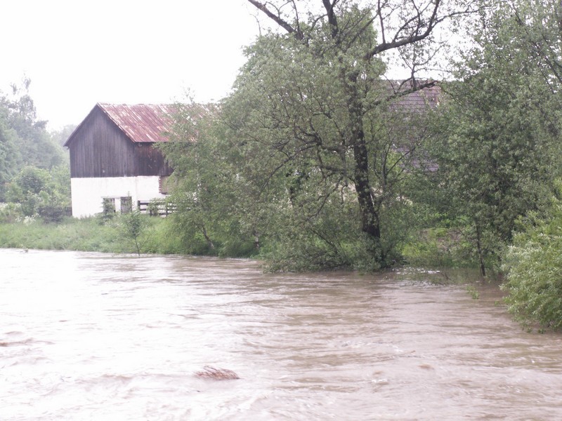 Powiat kłodzki: Nieznacznie podnoszą się stany rzek w kilku miejscowościach