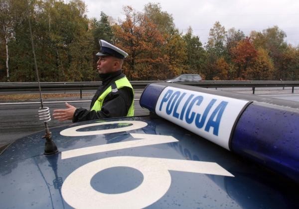 Policyjny radiowóz ścigał fiata uno, który nie zatrzymał się do kontroli