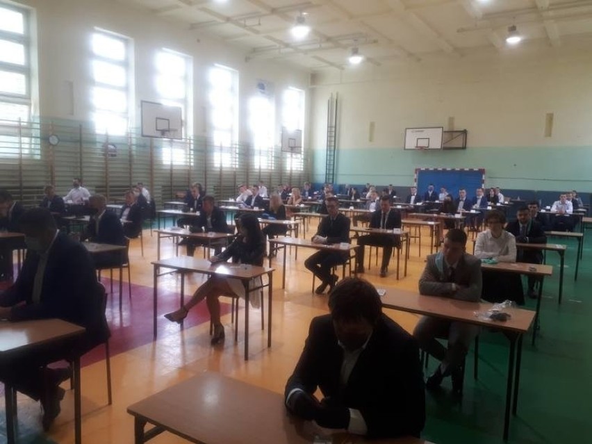 Matura 2020 Starachowicach. Egzaminu z matematyki uczniowie boją się najbardziej (ZDJĘCIA)
