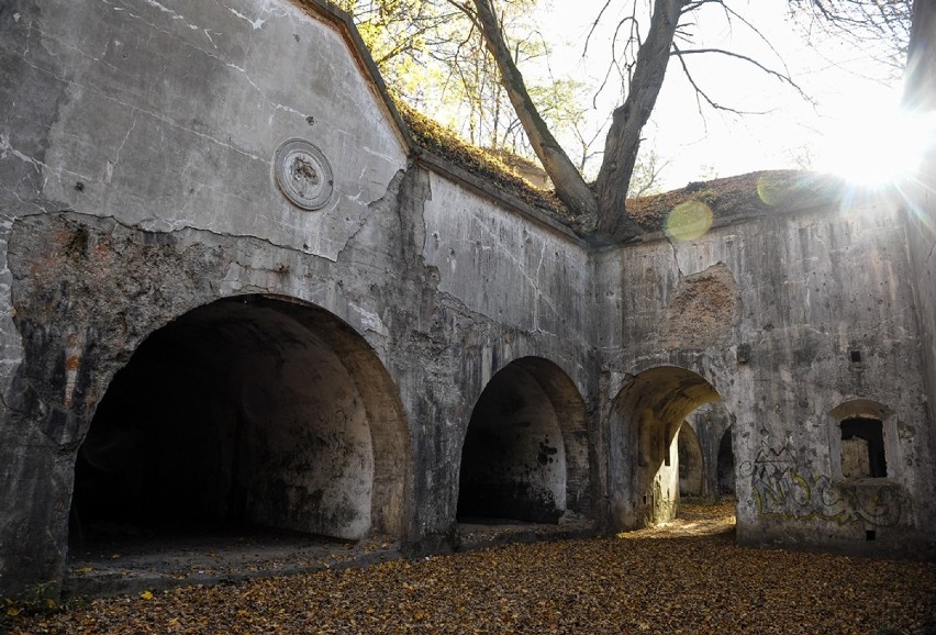 Zobacz także:
 Twierdza Przemyśl: Fort XIII "San Rideau" w...