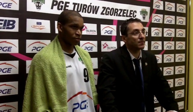 Trener Jacek Winnicki i Torey Thomas na konferencji po V meczu z PBG Basketem Poznań