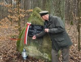 Leśniczy zginął na służbie w Zielonym Lesie w Żarach. Jego koledzy wciąż o nim pamiętają, na trakcie stanęła tablica