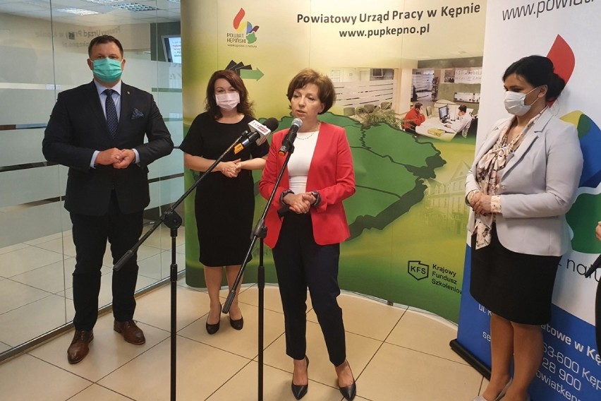 Minister Marlena Maląg w ostatnich dniach odwiedziła Powiatowy Urząd Pracy w Kępnie