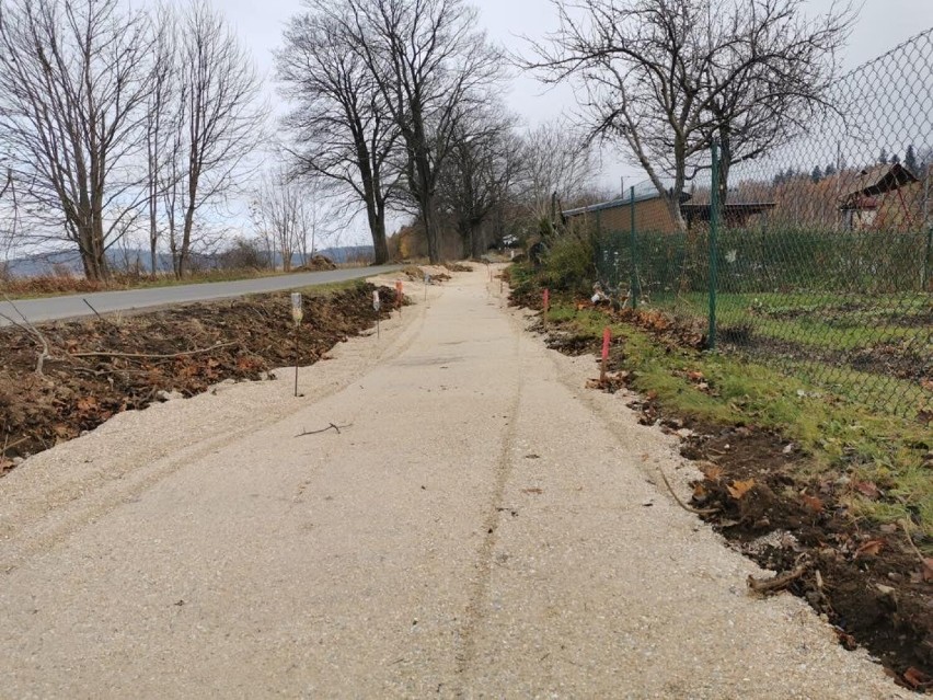 Stronie Śląskie. Trwa budowa chodnika przy ulicy Sudeckiej