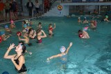 Podsumowanie projektu, podczas którego uczyli dzieci z powiatu gnieźnieńskiego pływać