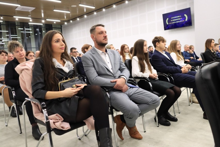 Kraśnik. Pierwsze stypendia burmistrza wręczone. Zobacz zdjęcia 