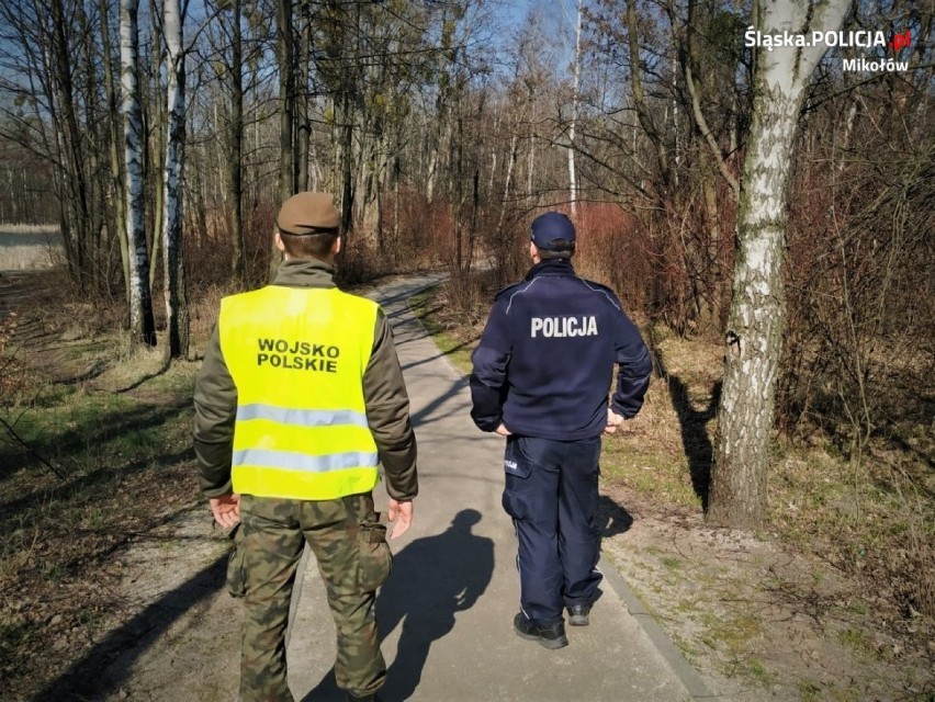 Żołnierze z policjantami na ulicach Mikołowa, Łazisk Górnych i Orzesza. Kary mogą wynieść do 30 tys. zł