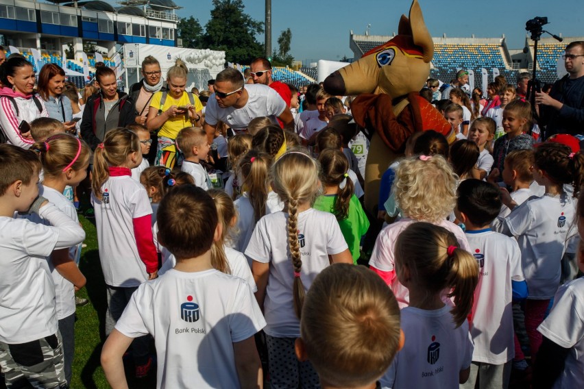 Na stadionach lekkoatletycznych w całej Polsce wystartował...