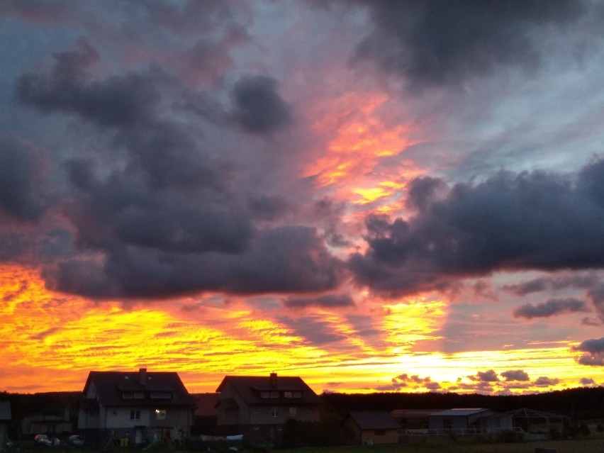 Różowy zachód słońca sfotografowany aparatami naszych Czytelników - 1 września 2020