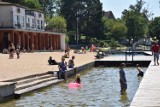 Upalna sobota na plaży w Wągrowcu. Nad Jeziorem Durowskim wypoczywają pierwsi plażowicze