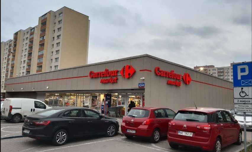 Carrefour w Warszawie otworzył punkt skupu butelek. W ramach kaucji otrzymasz bon na zakupy