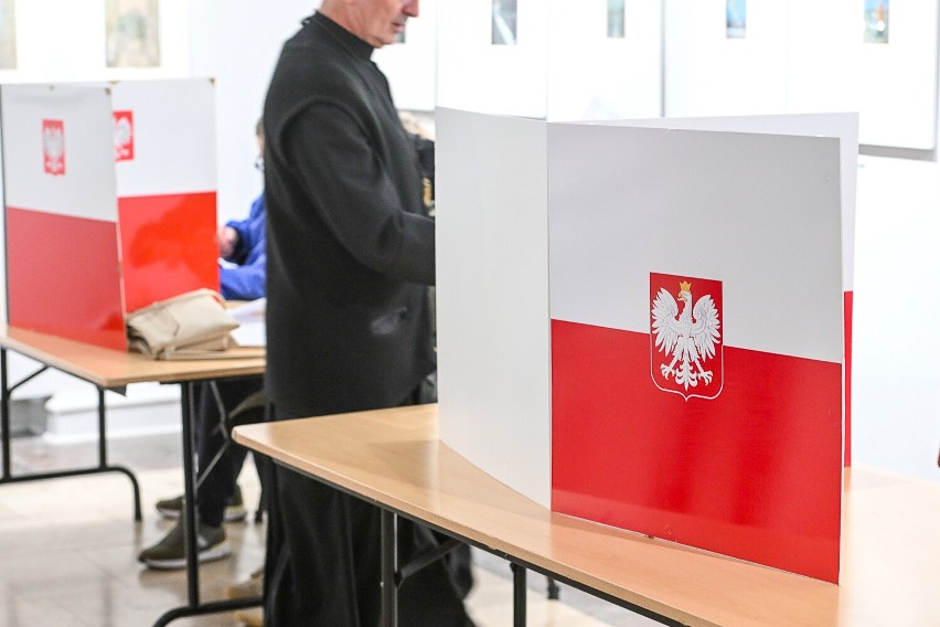 Tak prezentują się cząstkowe wyniki wyborów w Dąbrowie...