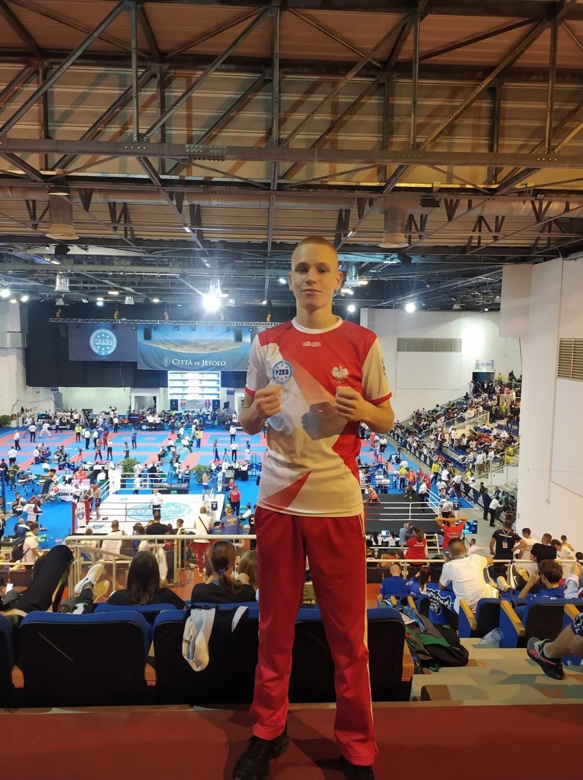 Miłosz Bogucki ze Sportów Walki Piła mistrzem świata juniorów w kickboxingu!