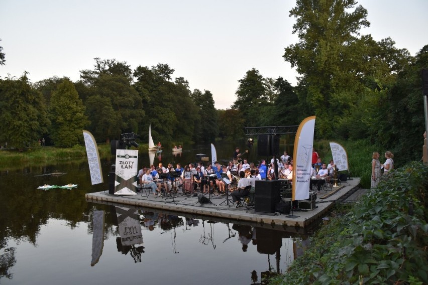 Roztrąbiony Kalisz. Wyjątkowy koncert na rzece Prośnie. ZDJĘCIA