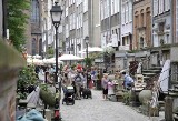 Gdańsk: Ulice Głównego Miasta na sezon zamieniają się w deptaki.Ulice zamknięte dla ruchu samochodów