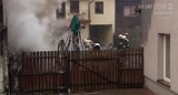 Pożar w Żywcu: w ogniu stanęły garaże za budynkiem restauracji przy ul. Batorego