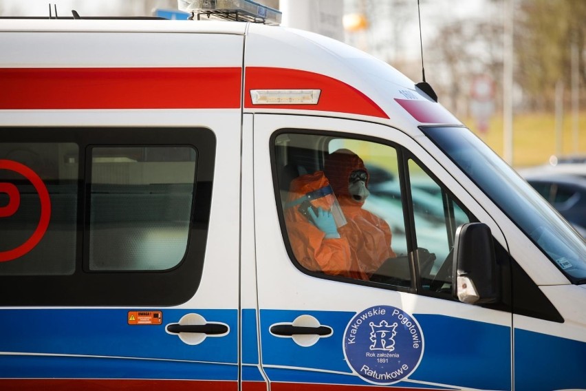 Obecnie w polskich szpitalach hospitalizowane są 4 264 osoby...