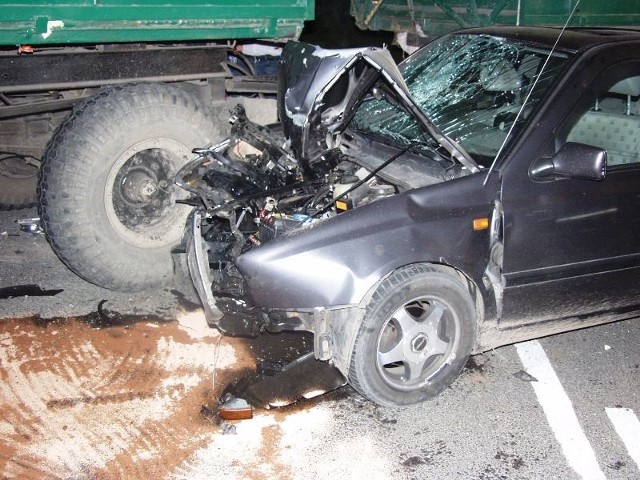 Wypadek Tarnówko. Sześć osób rannych po zderzeniu samochodu osobowego z ciągnikiem