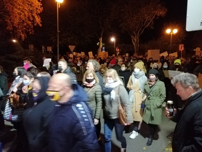 #ToJestWojna. Trwa protest w Kołobrzegu ZDJĘCIA, WIDEO