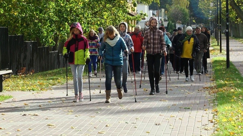 I Marsz Nordic Walking. Pomaszerowali z kijami we Władysławowie