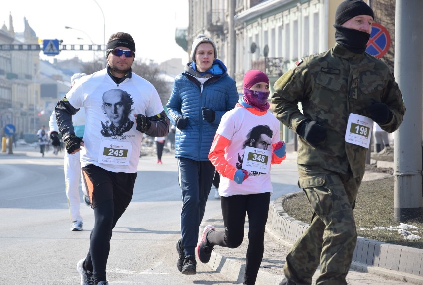 Na jarosławskim rynku, gdzie usytuowana została meta biegu,...