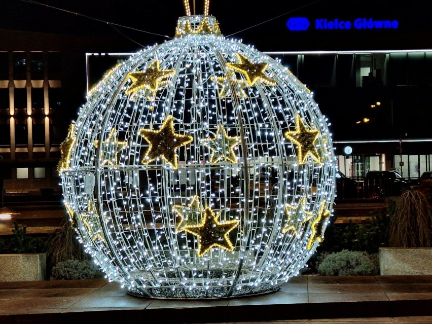 Wspaniałe świąteczne iluminacje zdobią centrum Kielc. Zobaczcie na zdjęciach, jak pięknie się prezentują