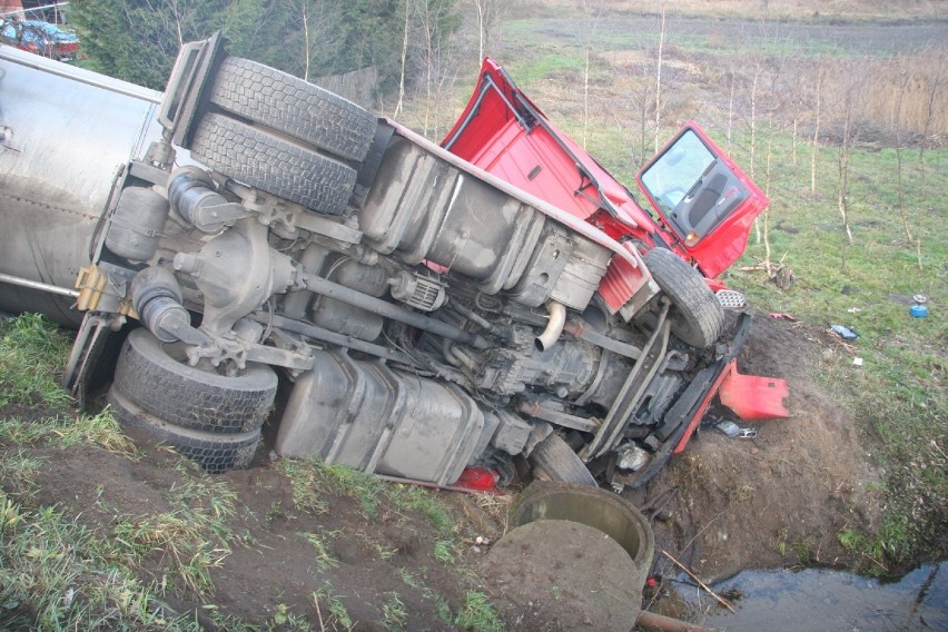 Wypadek ciężarówki z cysterną