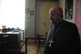 Biskup molestował 15-latkę? Głos zabrał kardynał Dziwisz