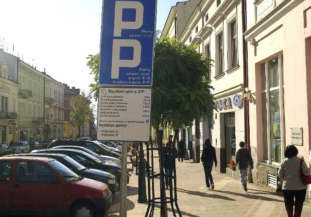 Opłata, uiszczana drogą elektroniczną, w połączeniu z parkomatami doprowadzi do wycofania się miasta z dystrybucji kart