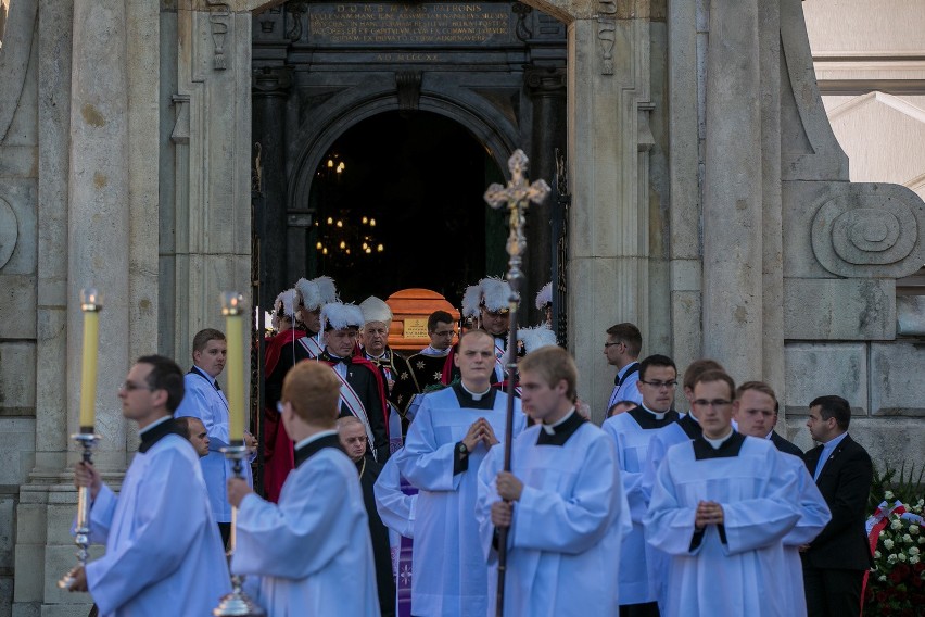 Kraków. Rozpoczął się pogrzeb kardynała Macharskiego [ZDJĘCIA]
