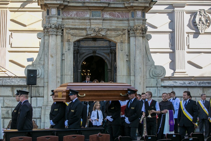 Kraków. Rozpoczął się pogrzeb kardynała Macharskiego [ZDJĘCIA]