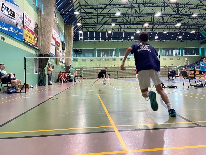 Badminton we Władysławowie. UKS Bliza wraca z medalami i szkoli się z kadrą Pomorza. Paweł Oberzig zdobywa trzy złote medale | ZDJĘCIA