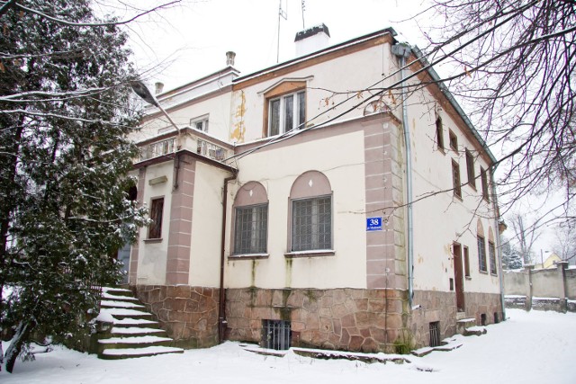 Budynek po zlikwidowanym komisariacie policji przy ul. Moniuszki w Wałbrzychu został wytypowany do utworzenia w nim niewielkiego domu dziecka