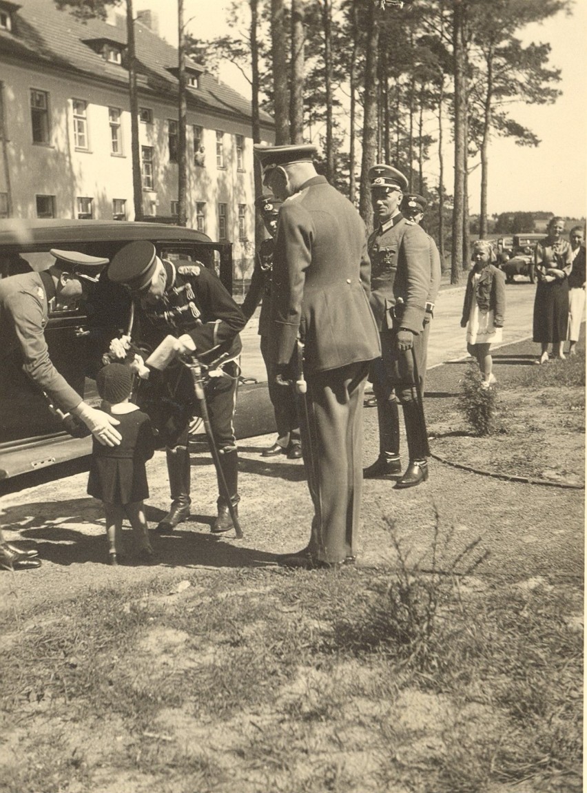 Legendarny feldmarszałek odwiedził Szczecinek i Borne Sulinowo. Przeżył Hitlera i III Rzeszę [zdjęcia]