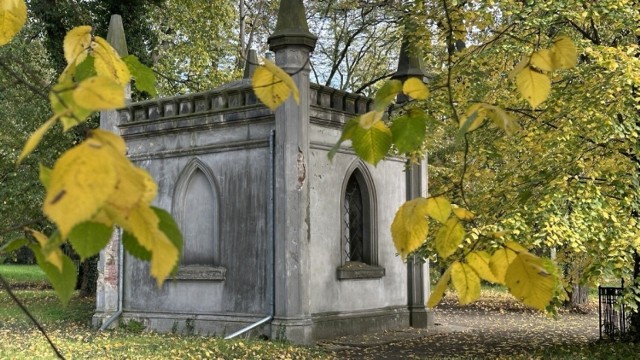 Dział Lapidarium Rzeźby Nagrobnej we Wschowie, bo o tym miejscu mowa, to trzy historyczne cmentarze, staromiejski ewangelicki założony w 1609 r., nowy ewangelicki z 1630 r. i katolicki z ok. 1805 r.