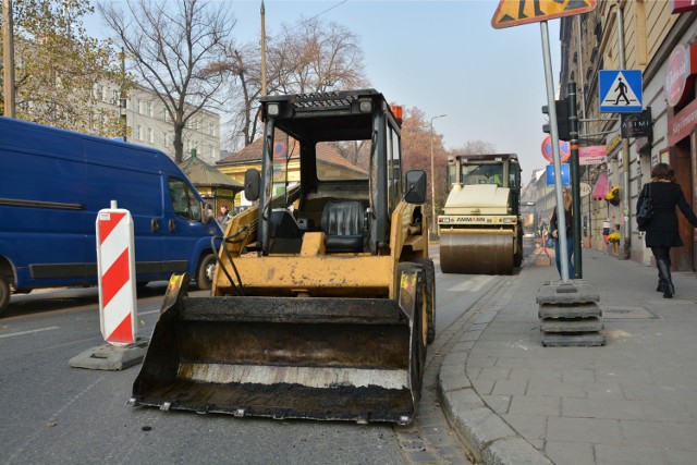 Kierowca koparki jechał pod wpływem alkoholu. Miał pecha, bo rozpoznał go policjant, który zatrzymał go do kontroli drogowej dwa miesiące wcześniej.