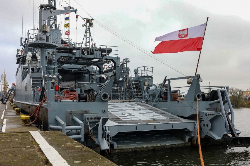 Przy Wałach Chrobrego w Szczecinie zacumowały trzy okręty należące do zespołu "Tarczy Przeciwminowej NATO"