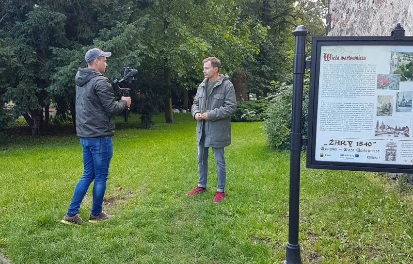  Telewizja TVP kręci w Żarach program podróżniczy "Zakochaj się w Polsce". Gospodarzem jest Tomasz Bednarek