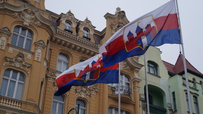 Po uroczystej mszy, włodarze miasta wraz z mieszkańcami...