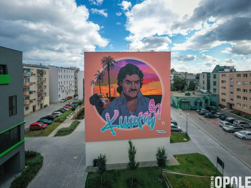 Mural Krzysztofa Krawczyk w Opolu gotowy. W sobotę oficjalne...