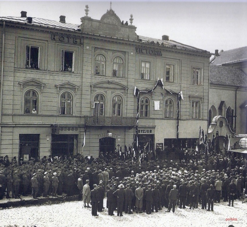 Zdjęcie wykonane w 1937 r. a na nim nieistniejący już hotel...