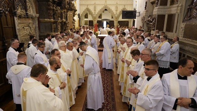 W 2022 roku - święcenia kapłańskie w tarnowskiej katedrze przyjęło 17 diakonów, którzy przez sześć lat przygotowywali się do posługi duszpasterskiej