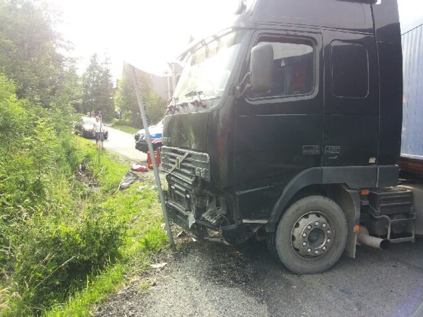 Wypadek w Ustroniu: tir zderzył się z autem osobowym