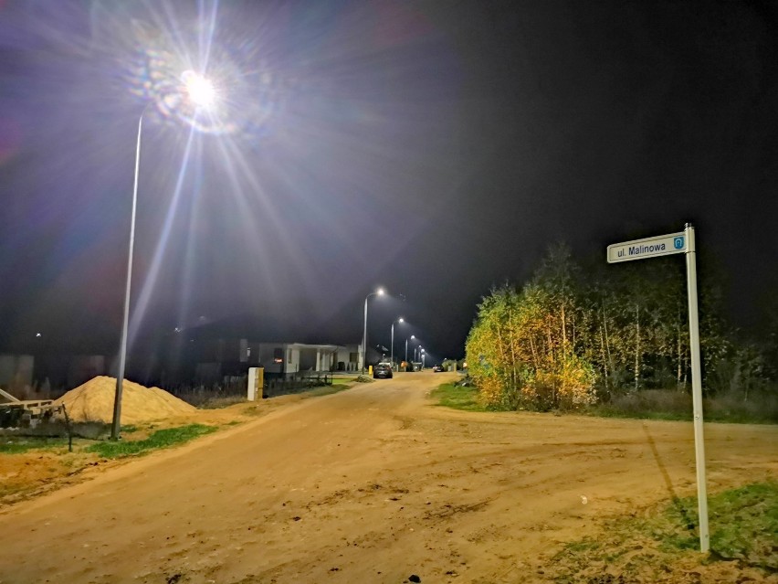 Gotowe oświetlenie osiedla w Skokach. Zamontowano kilkadziesiąt lamp