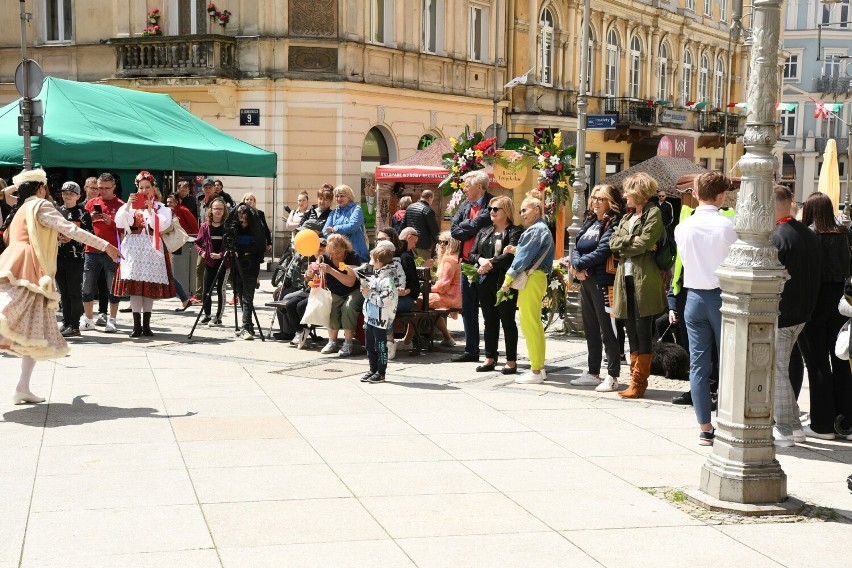 Zgromadzona publiczność, co chwilę biła brawa