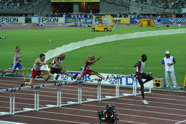 http://commons.wikimedia.org/wiki/File:Osaka07_D4A_400mHurdles_Finish.jpg