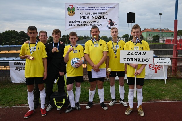 Piłkarze z klubu Tornado w Żaganiu złotymi medalistami turnieju w Szprotawie