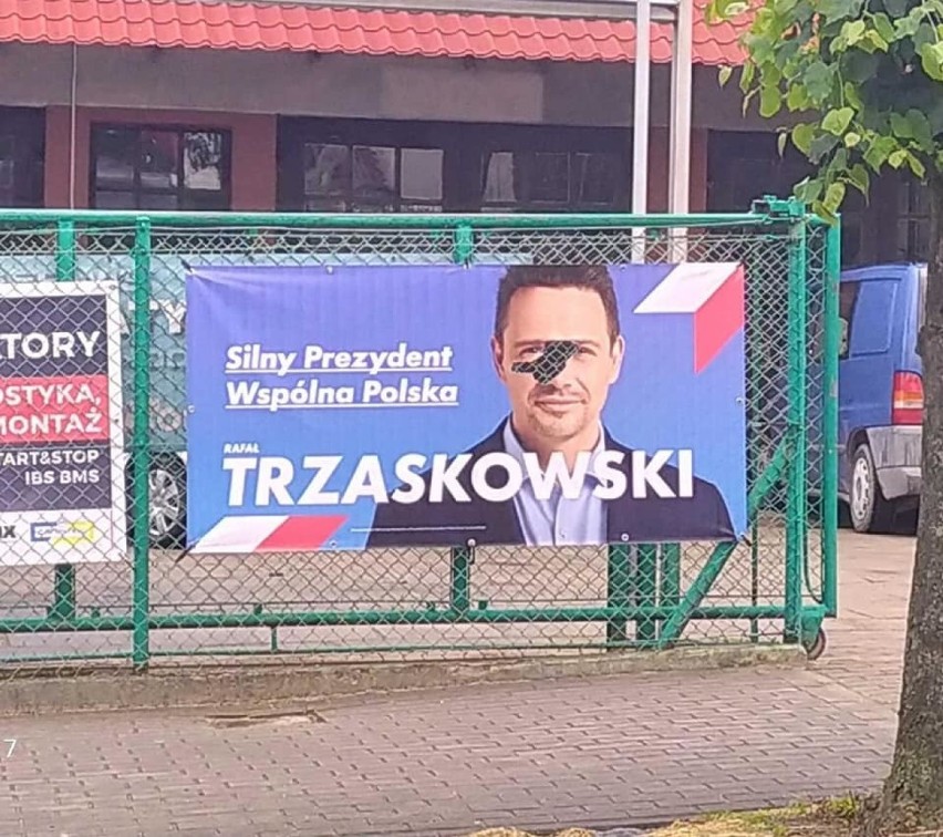 Więcbork. Zniszczone banery kandydatów na prezydenta 