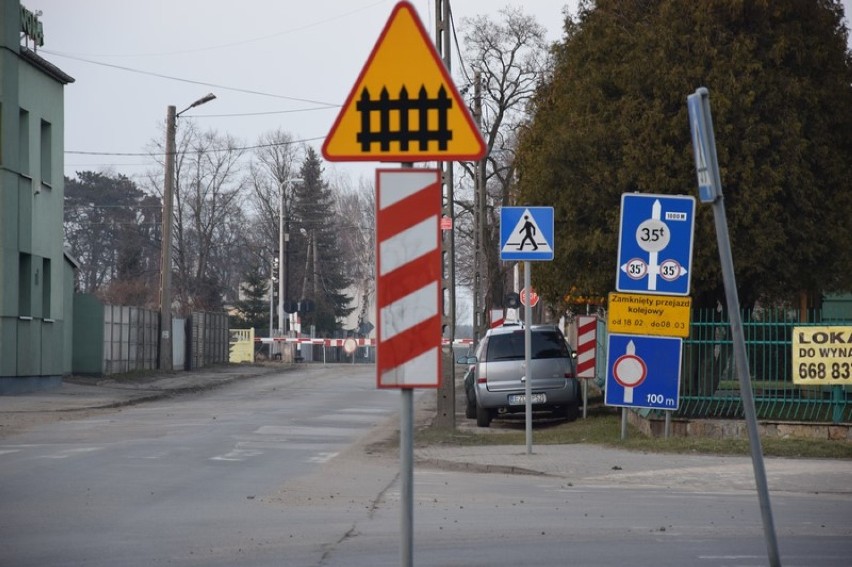 Przejazd kolejowy na ulicy Opiesińskiej w Zduńskiej Woli zamknięty do 8 marca [zdjęcia]