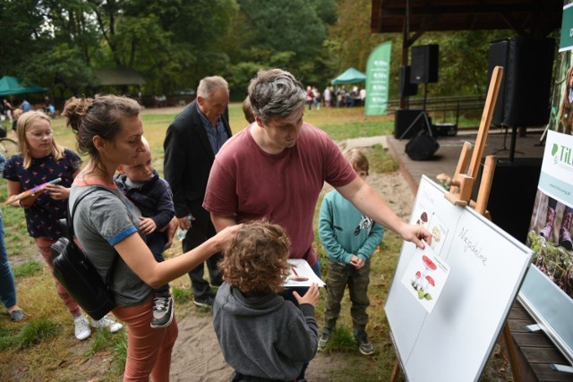 "Las dla ludzi, ludzie dla lasu" pod takim hasłem na Barbarce odbył się piknik rodzinny. Nie zabrakło występów i konkursów z nagrodami. Można było również zaopatrzyć się w ekologiczne przetwory. Motywem przewodnim akcji była popularyzacja grzybobrania, a także wiedzy na temat znajomości grzybów jadalnych i trujących.

Zobacz także:

Toruń wśród miast o największym natężeniu ruchu
Najpopularniejsze restauracje w Toruniu